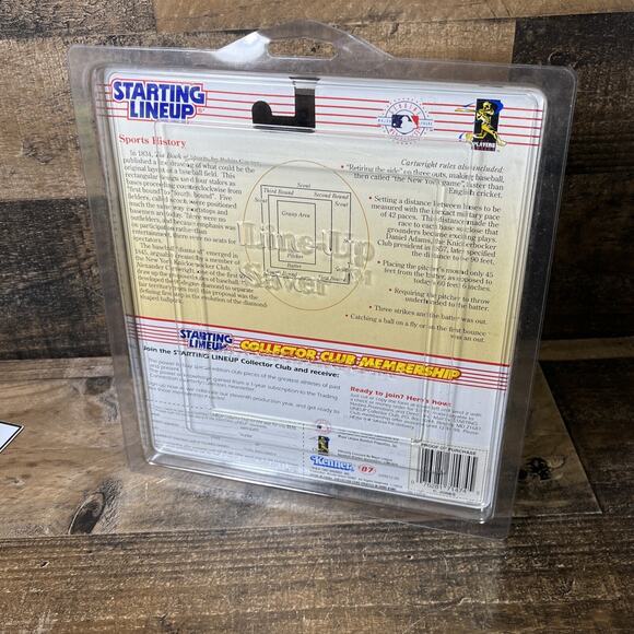 CHIPPER JONES - Atlanta Braves Kenner Starting Lineup MLB SLU 1998 Figure & Card - Picture 2 of 2